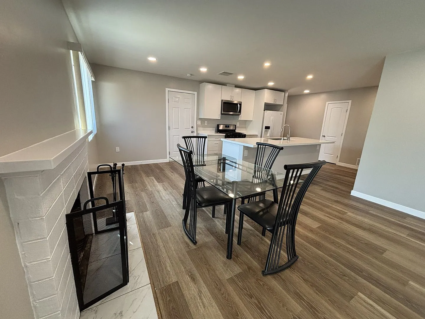 Spacious 4 Bedroom Home in Clairemont Mesa! — Photo 4