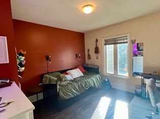 109 Sanford Ave S #2, Hamilton, ON L8M2G7