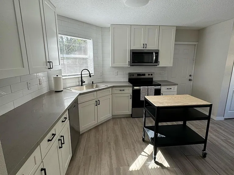 4020 E Louisiana Ave — Photo 8