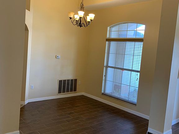 3rd image of 2802 Berkshire Cir