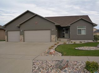 816 S Clearbrook Ave, Sioux Falls, SD 57106