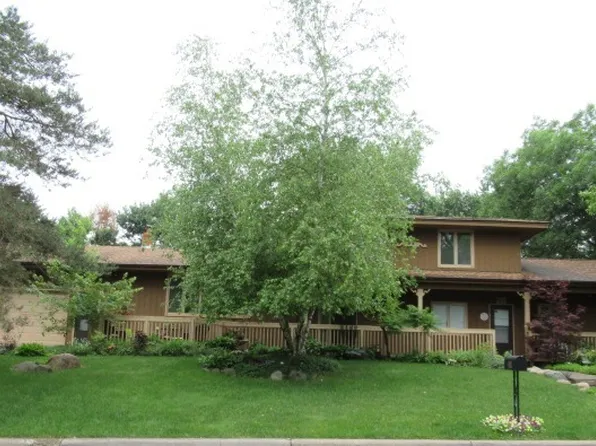 4497 Oak Leaf Ct S, Vadnais Heights, MN 55127