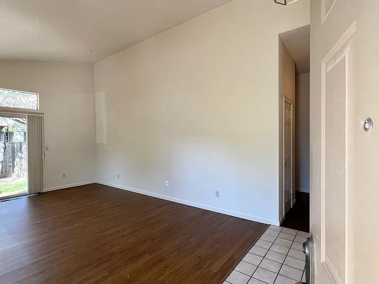 2160 Camenson St — Photo 6