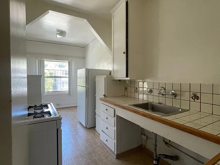 2516 Piedmont Ave — Photo 26