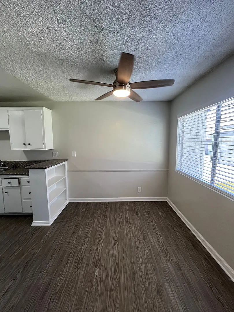 928 W Pine St — Photo 3