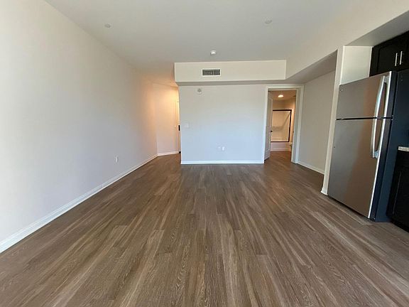 4th image of 10455 Magnolia Blvd APT 108