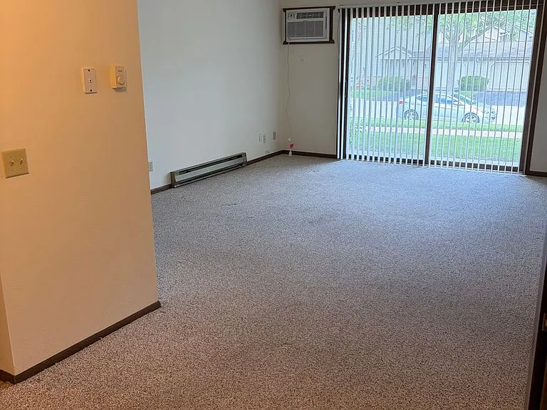 433 Meadowridge Cir — Photo 1