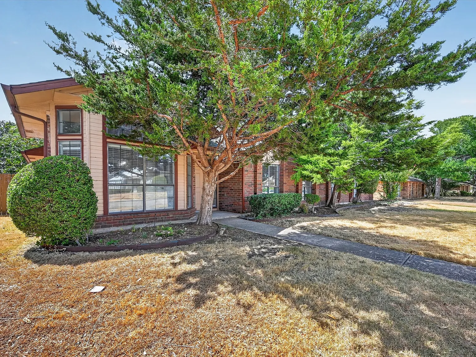 3 bed, 2.5 bath, 2214 sqft, $2,650 — Photo 3