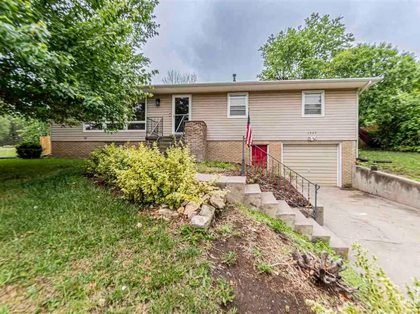 1325 Goodin Dr, Clay Center, KS 67432