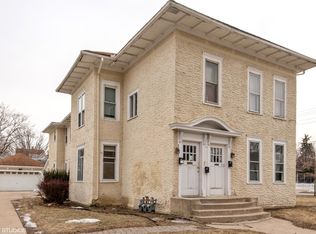 82 S 4th St, Aurora, IL 60505