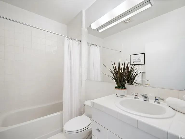 600 Chestnut St #409 — Photo 8