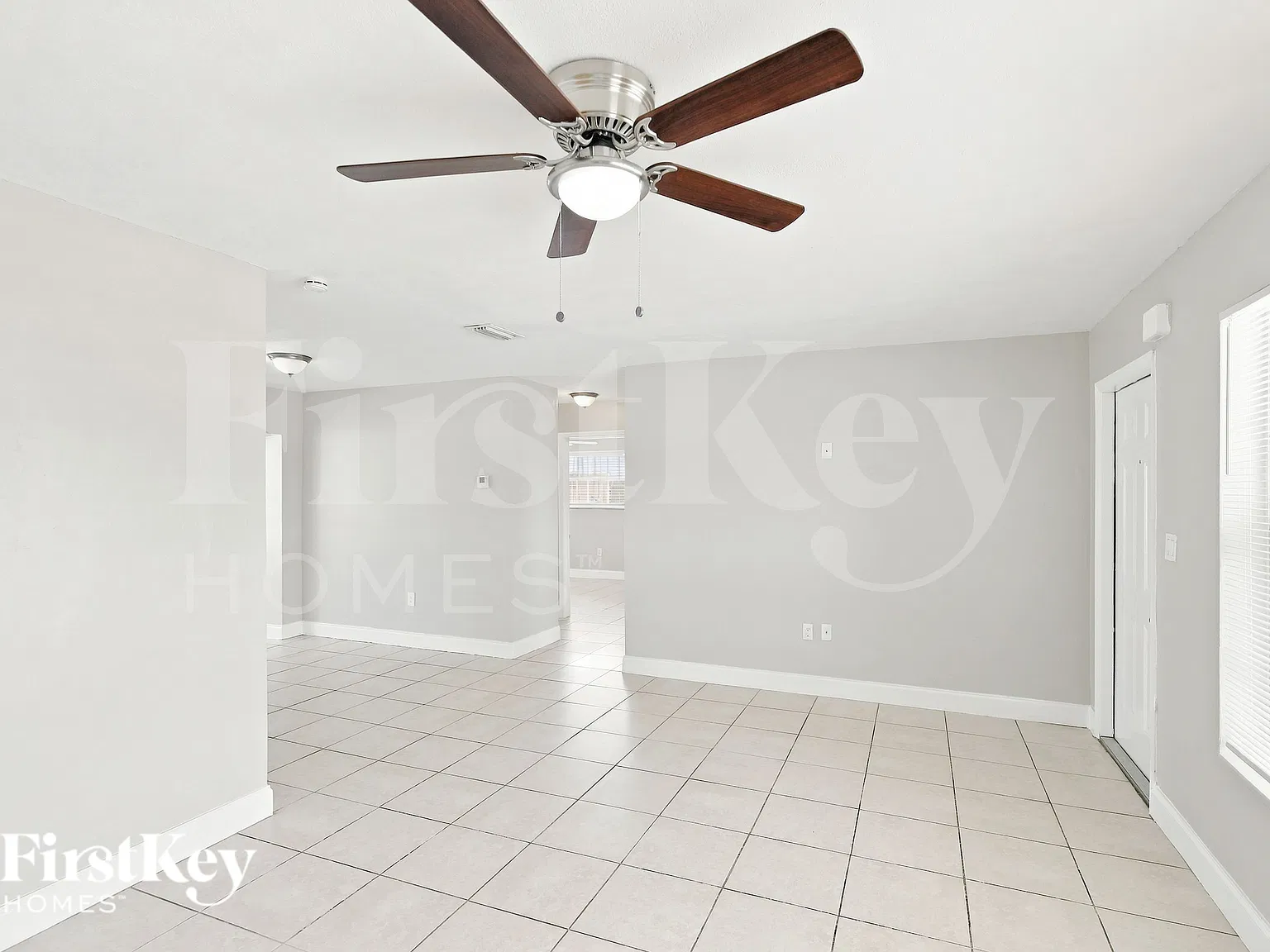 3 bed, 1.0 bath, 1240 sqft, $2,915 — Photo 3
