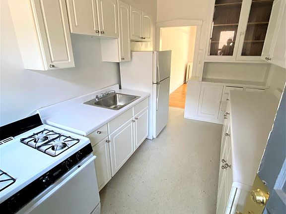 5th image of 3825 N Lincoln Ave APT 2