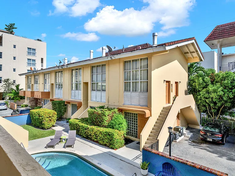 134 Salamanca Aveapt 9 #B — Photo 12
