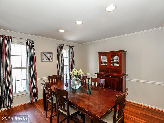 3rd image of 3 Royal Oak Ct
