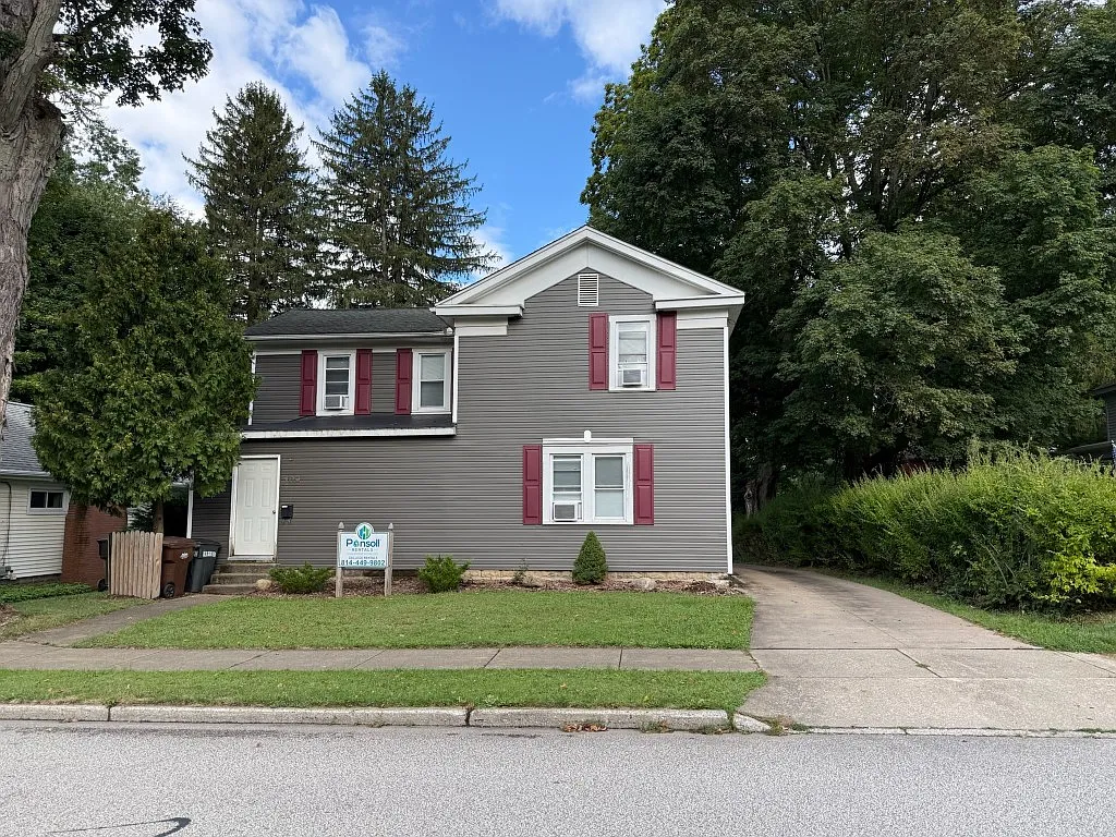 109 E Normal St photo 1
