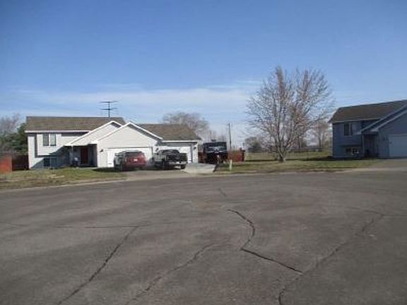Exterior Neighborhood (street photo)