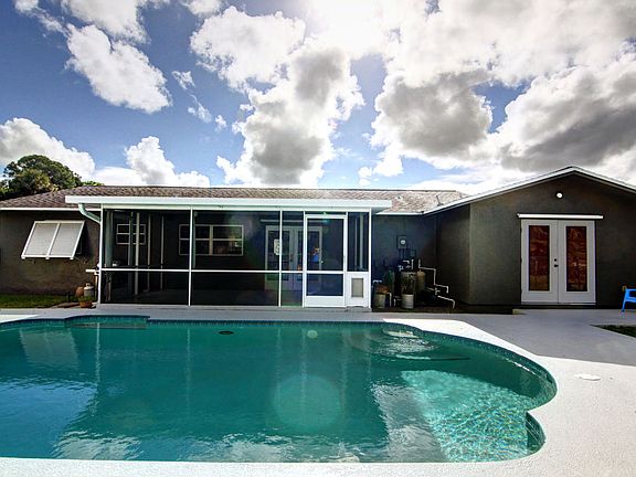 4th image of 3176 SW Areca Dr