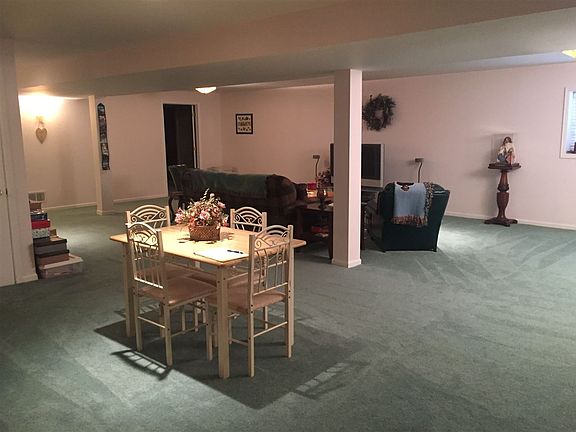 4th image of 934 Essex Park Dr