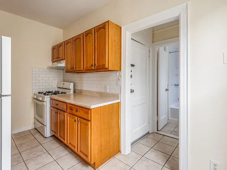 71-06 Grand Ave #3R — Photo 4