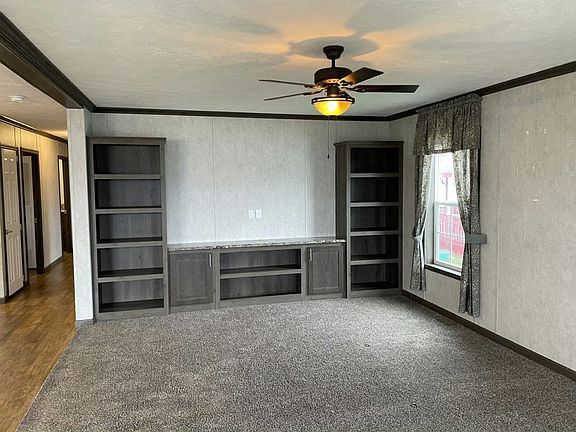 3rd image of 902 Hollywood Dr