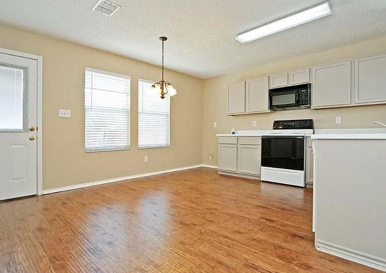 3411 Jacobs Dr — Photo 5