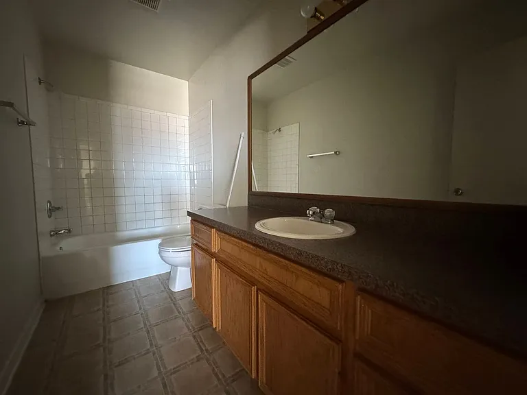 1106 Lansberry Ct — Photo 12