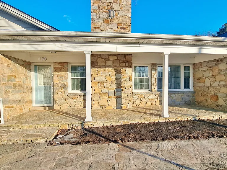 1170 Westminster Ave — Photo 42