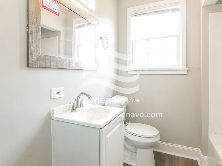 1251530_009_main_bathroom_10.jpg