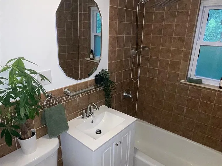 749 Linden Ave — Photo 7