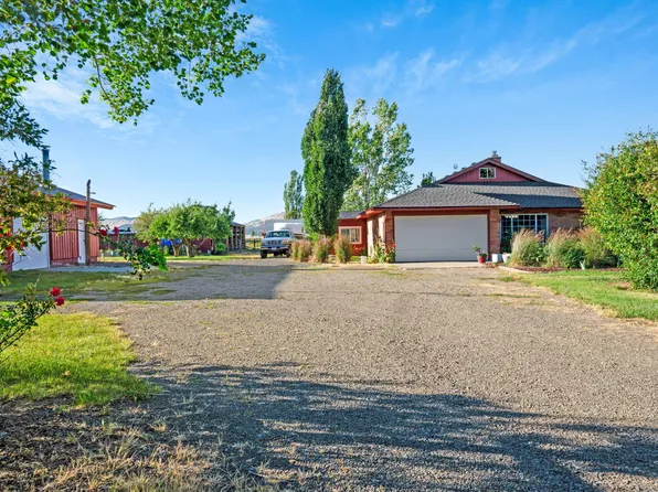 8230 Hill Rd, Klamath Falls, OR 97603