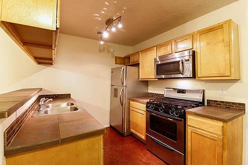 5th image of 512 Madison Pl SE #C