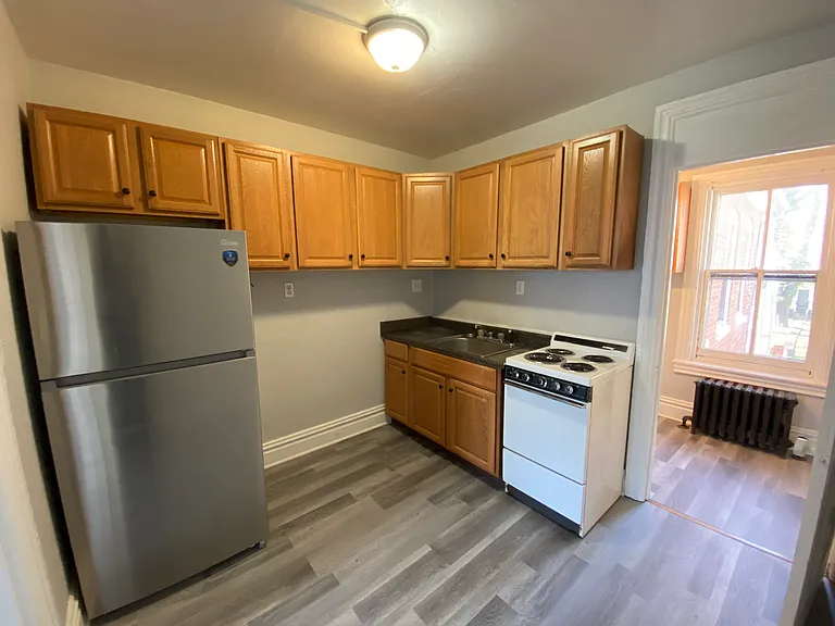 236 W Pomfret St #2A — Photo 5