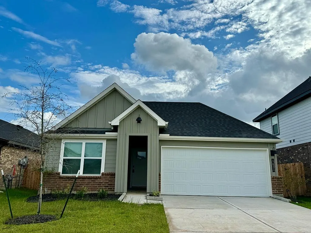 4 bed, 2.5 bath, 1868 sqft, $2,400 — Photo 2