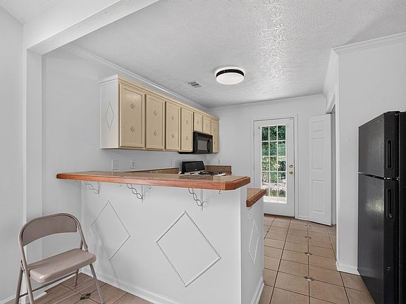 5th image of 327 Autumn Lake Dr