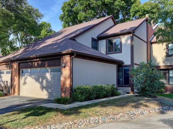 307 Oakwood Ln, Wheeling, IL 60090