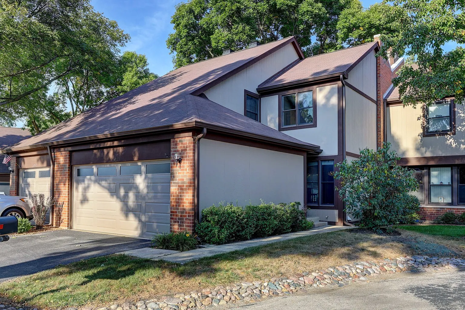 307 Oakwood Ln photo 1