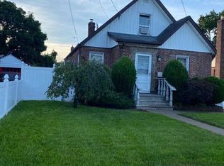 15 Miller Pl, Valley Stream, NY 11580