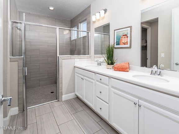 5th image of 157 RENWICK Parkway