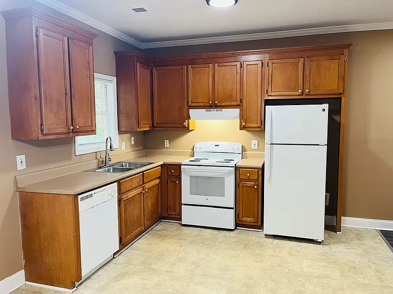 11-17 Jordan Rd — Photo 10