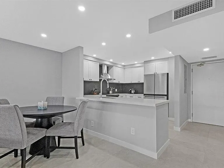 3900 Galt Ocean Dr #2114 — Photo 10