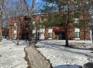 15 Woodsedge Dr APT 2C, Newington, CT 06111