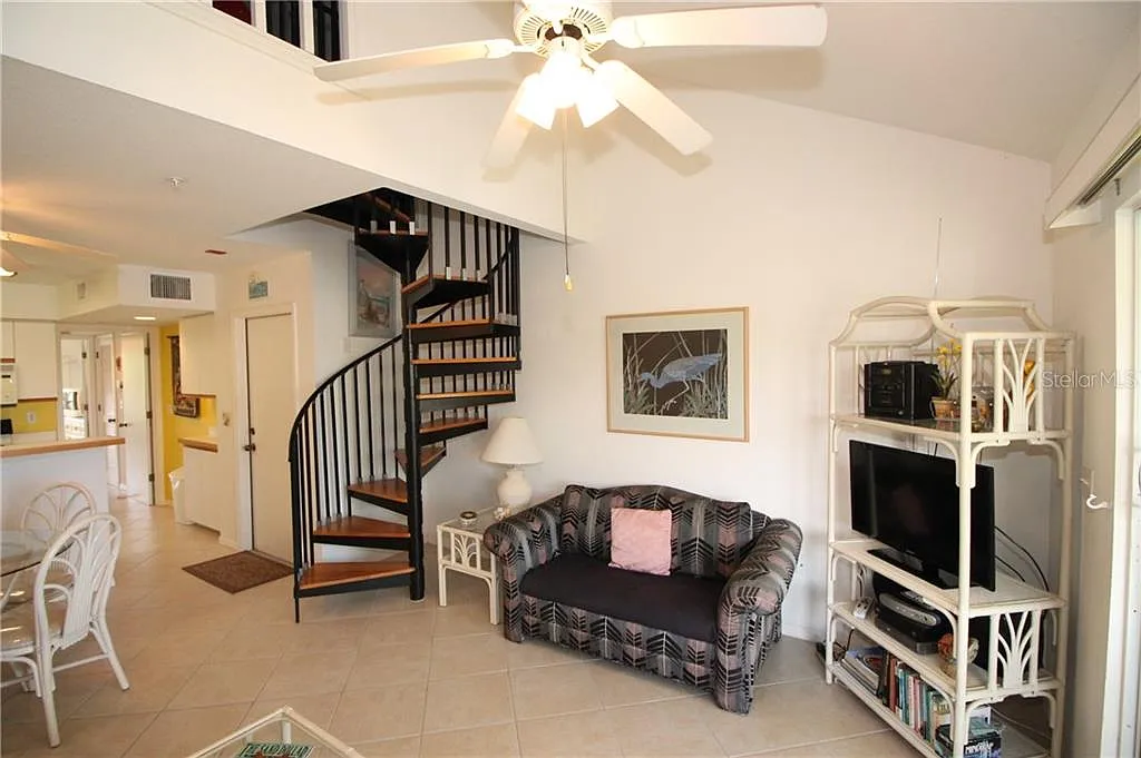 2 bed, 946 sqft, $5,850 — Photo 3