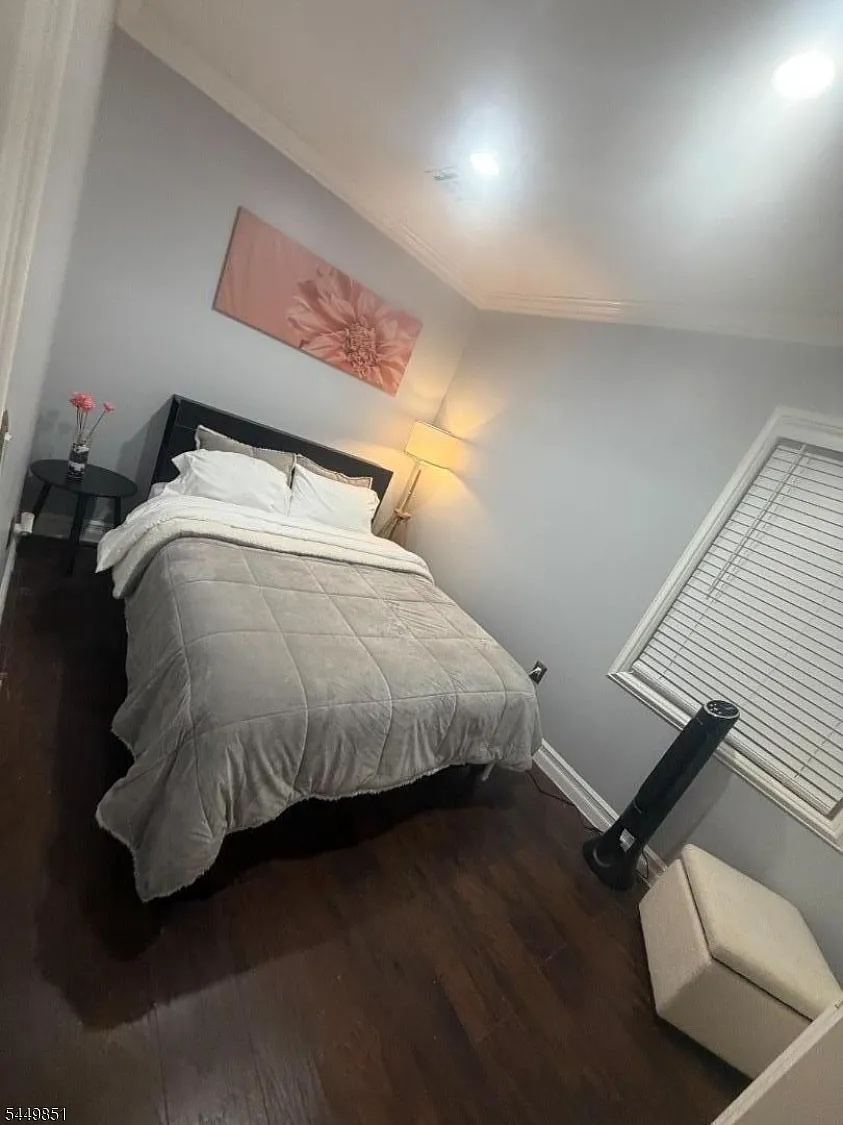3 bed, 1.0 bath, $3,000 — Photo 3