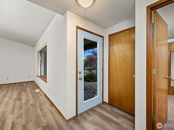 4th image of 3859 Del Bonita Way