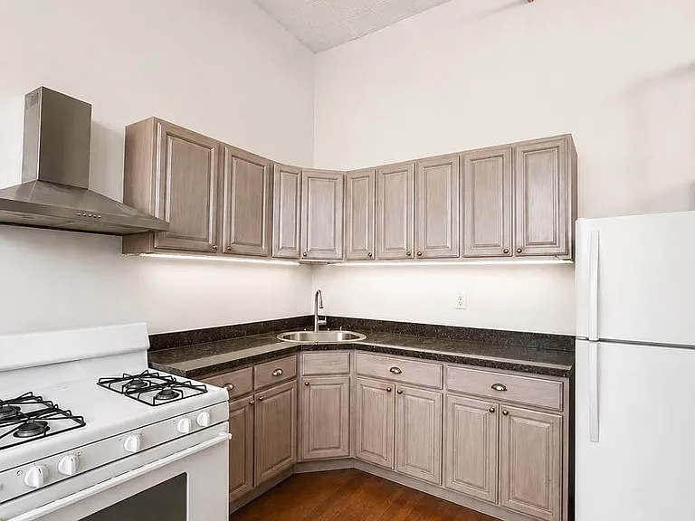 248 McKibbin St #1W — Photo 6