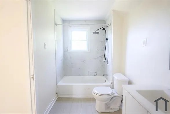 420 W 21st St — Photo 9