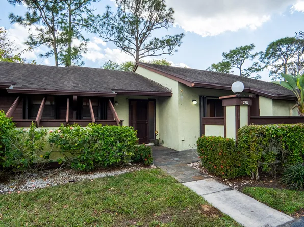 228 Bald Eagle Court, Royal Palm Beach, FL 33411