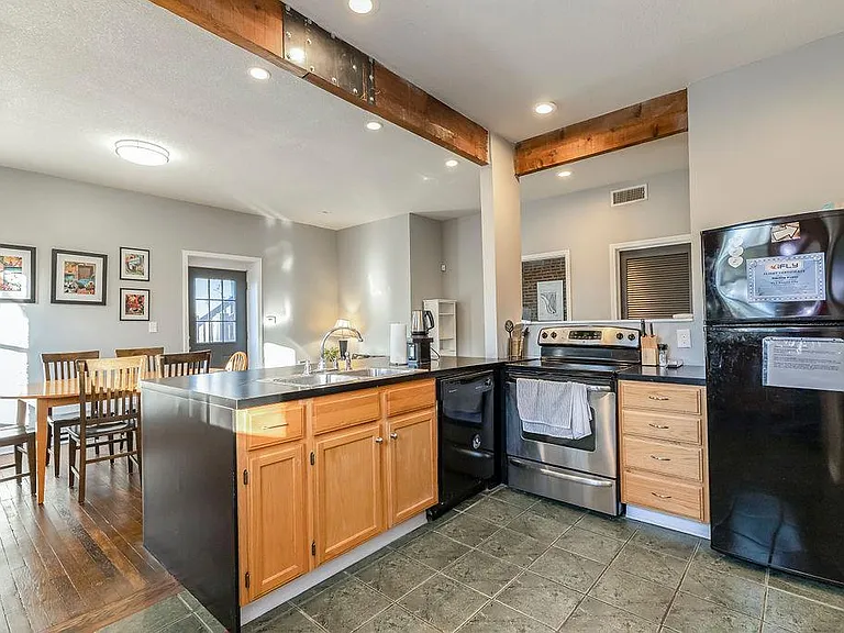 1206 E Armour Blvd — Photo 10