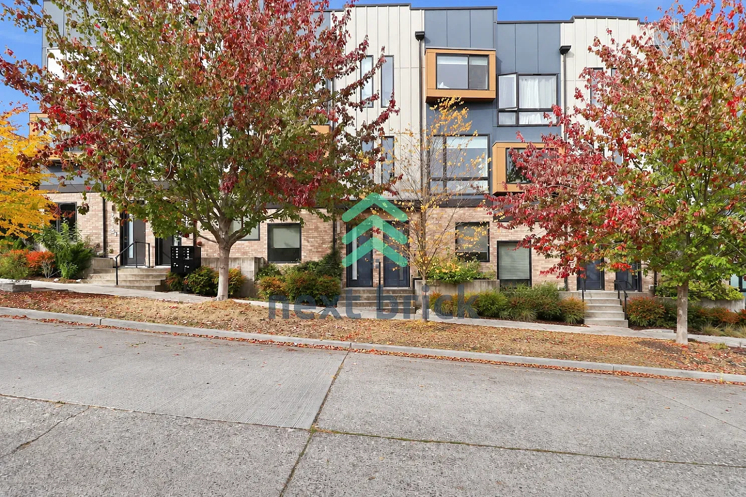 "Modern 2-Bedroom, 2-Bath Magnolia Townhome with Rooftop Deck, Views, A/C & Dedicated Parking" — Photo 1